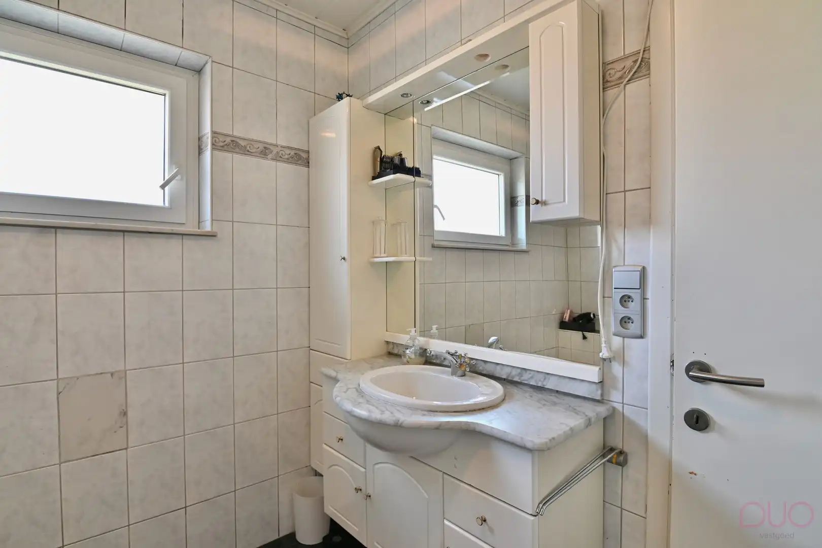 Rustig gelegen gezinswoning met vier slaapkamers en dubbele garage foto 14