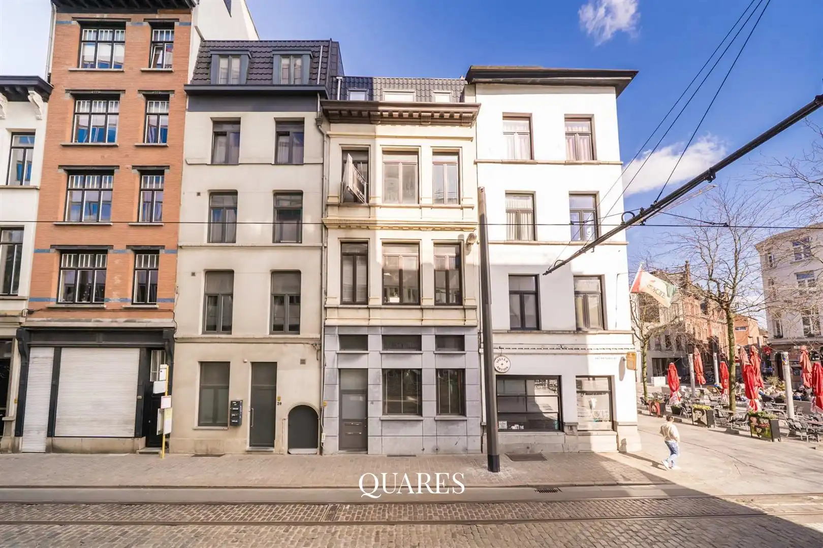 Instapklaar app. met terras in historisch centrum foto {{pictureIndex}}