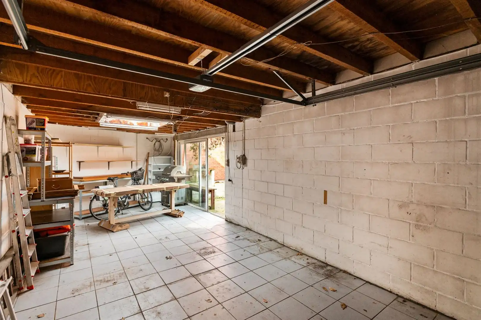 Te renoveren woning met garage in centrum foto 17