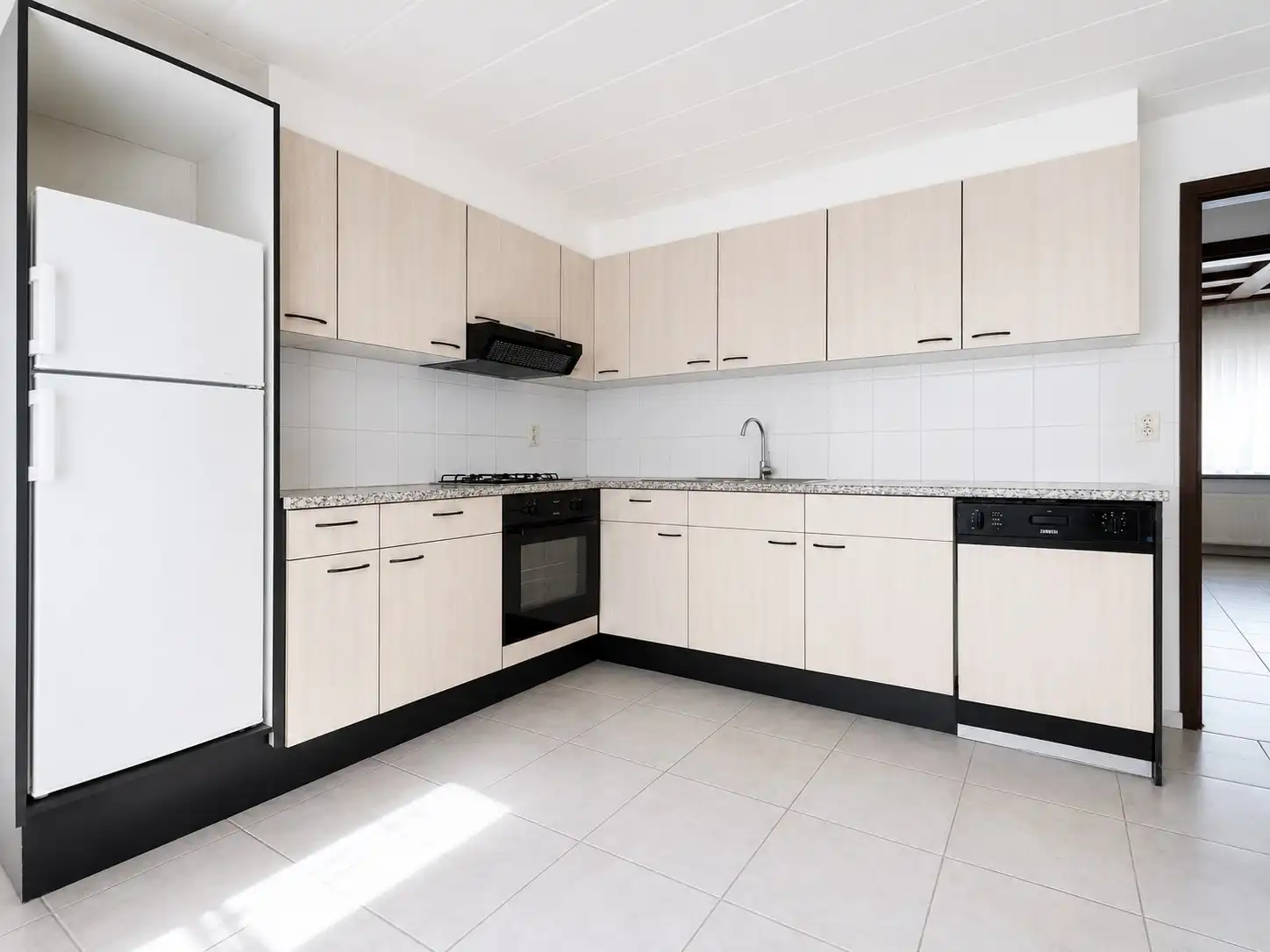 Grote woning met 4 kamers en leuke stadstuin te Heist foto 5