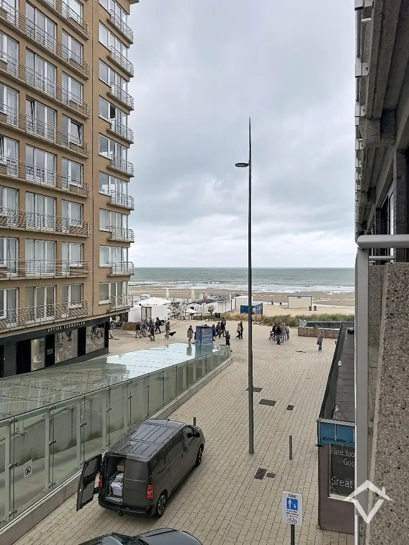 Instapklaar gemeubeld appartement op toplocatie met lateraal zeezicht te Middelkerke foto 17