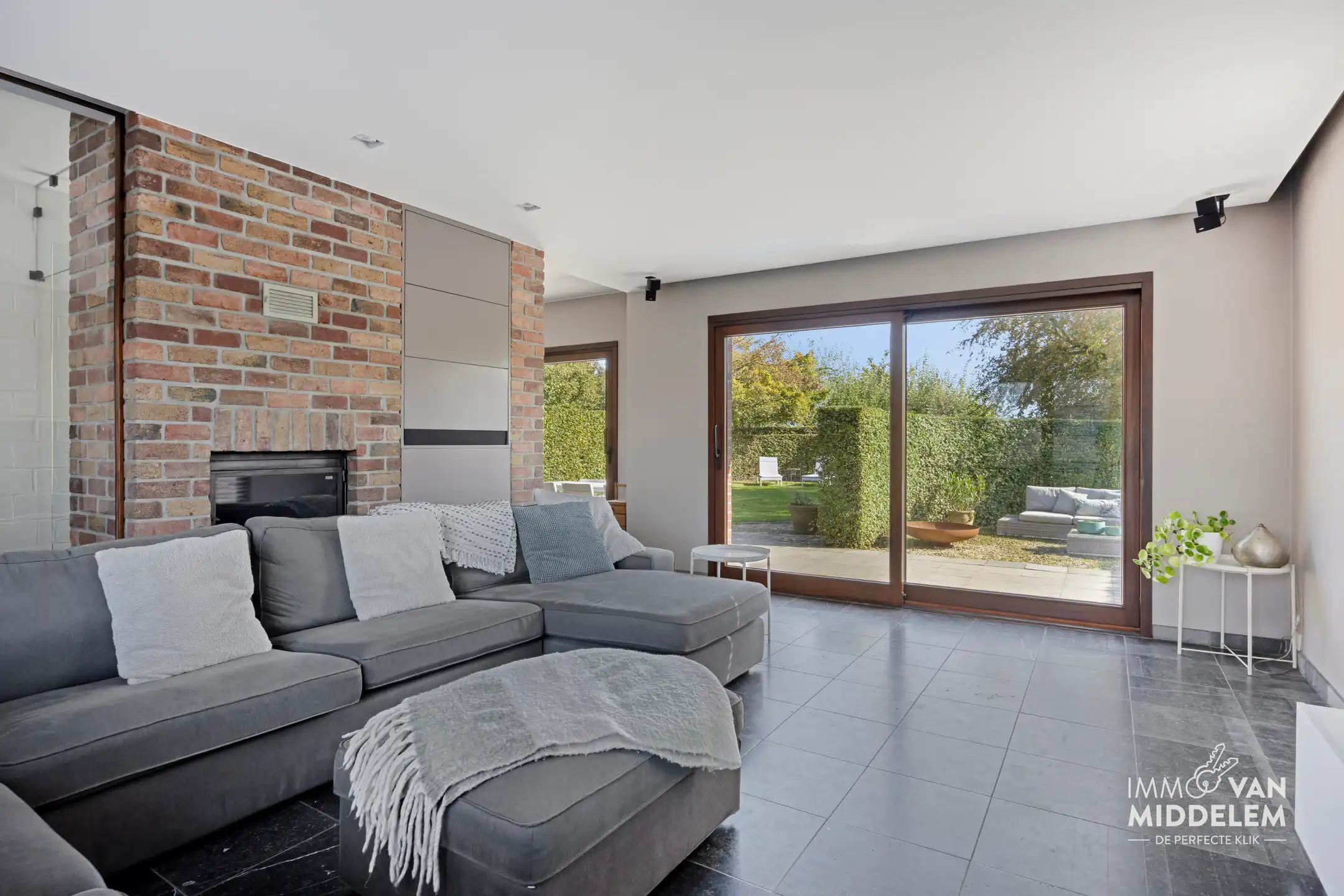 RUIME VILLA MET 4 KAMERS, GARAGE EN PRACHTIG AANGELEGDE TUIN foto 6