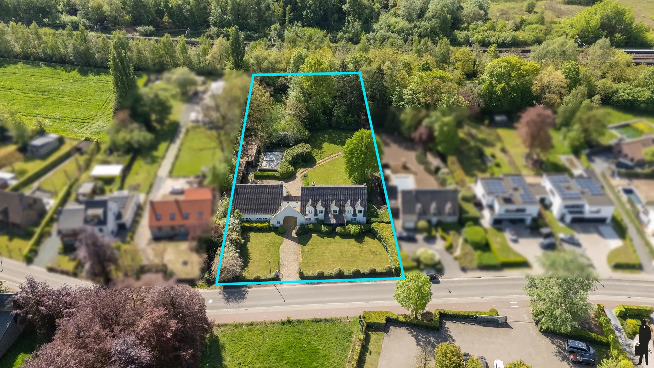 Gelegen op de grens met Brasschaat te Ekeren donk , bevindt zich dit uniek landhuis foto 21