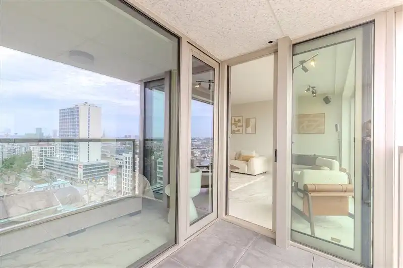 Exclusief gemeubeld 1- slaapkamerappartement in Antwerp Tower foto 9