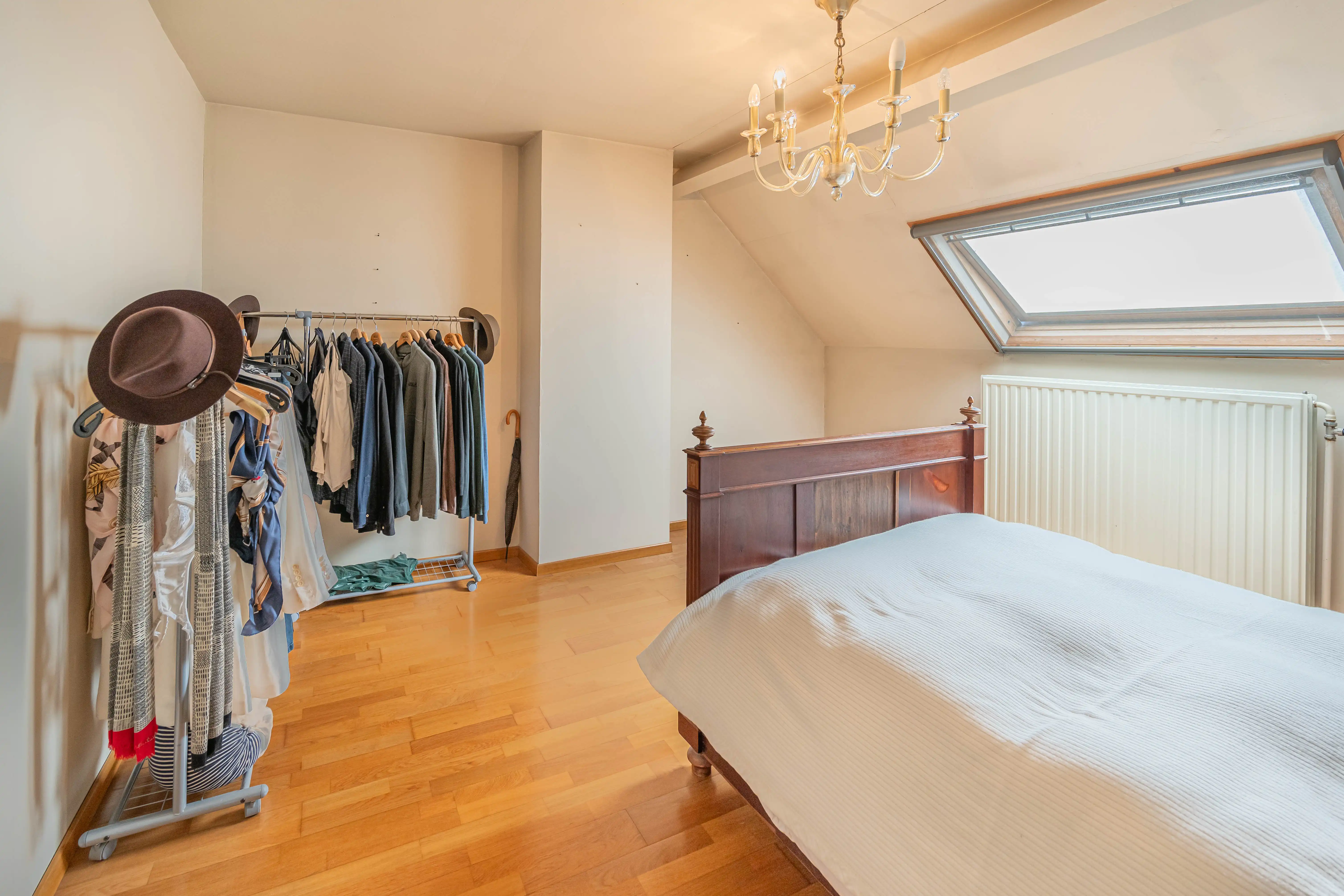 Ruime woning met 5 slaapkamers, inpandig magazijn en tuin foto 16