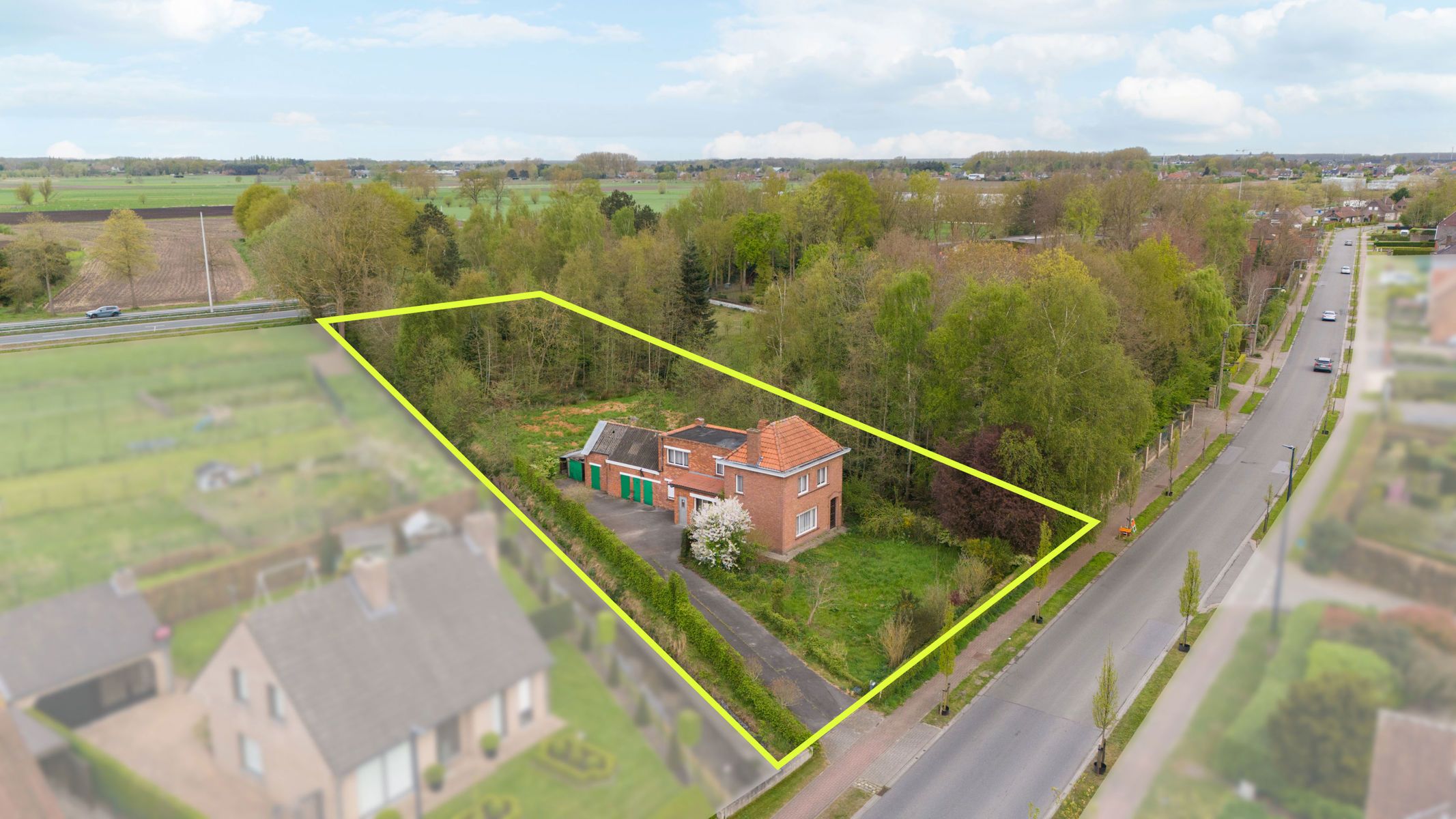 Hoofdfoto van de publicatie: Uniek te renoveren pareltje met 4 slpk op 3528m²