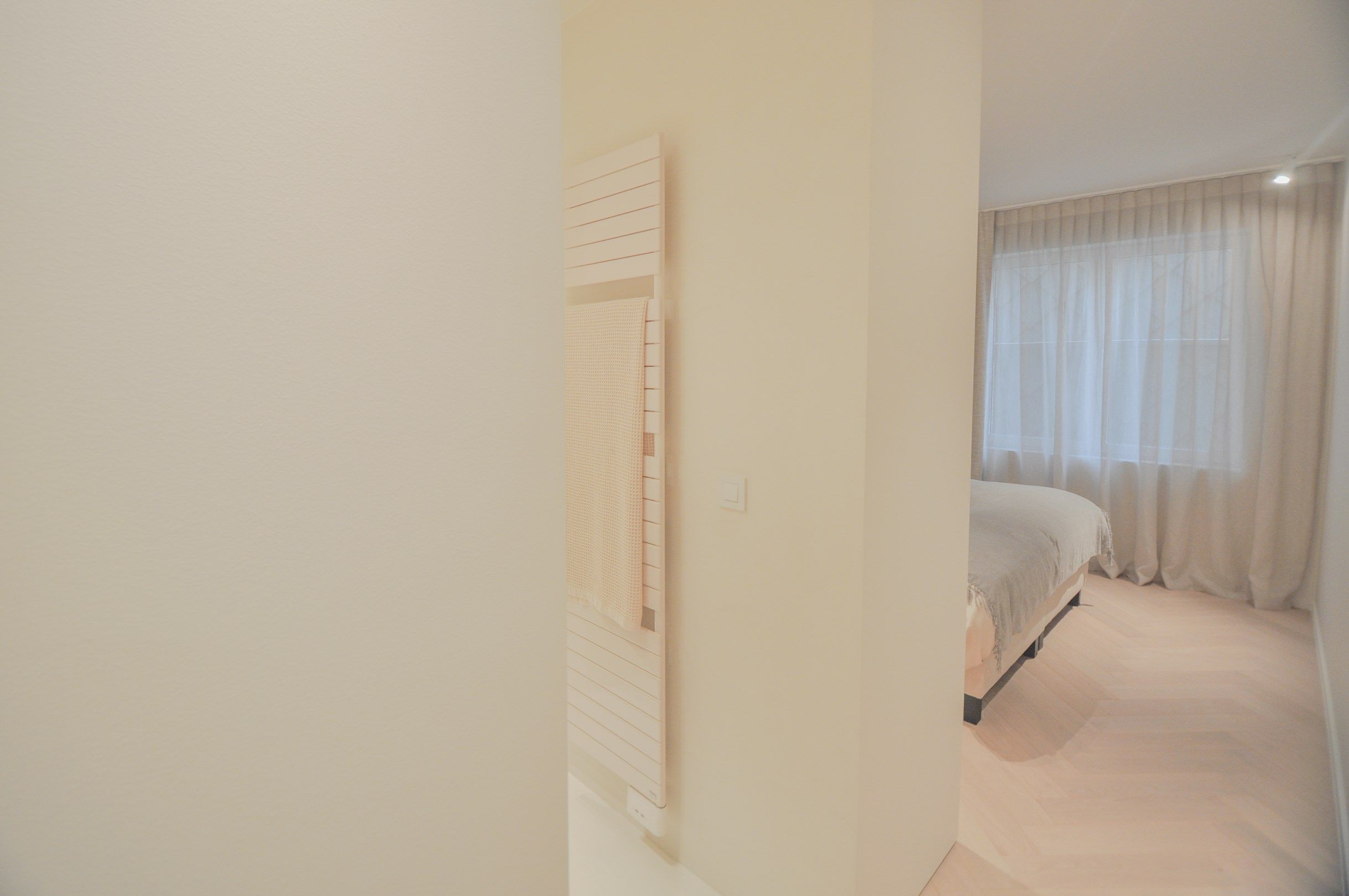 Uitzonderlijk ,tijdloos volledig gerenoveerd appartement met een open zicht . foto 31