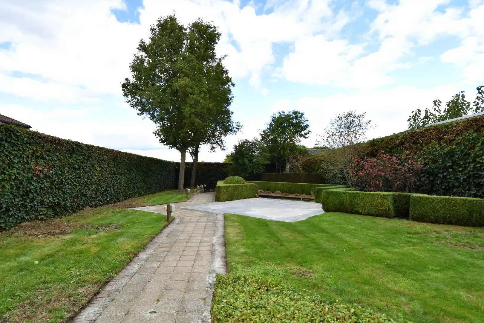 Statige woning met praktijkgedeelte (101 m²), 4 slaapkamers en zonnige tuin te koop in het straatbeeld van Bellegem foto 24
