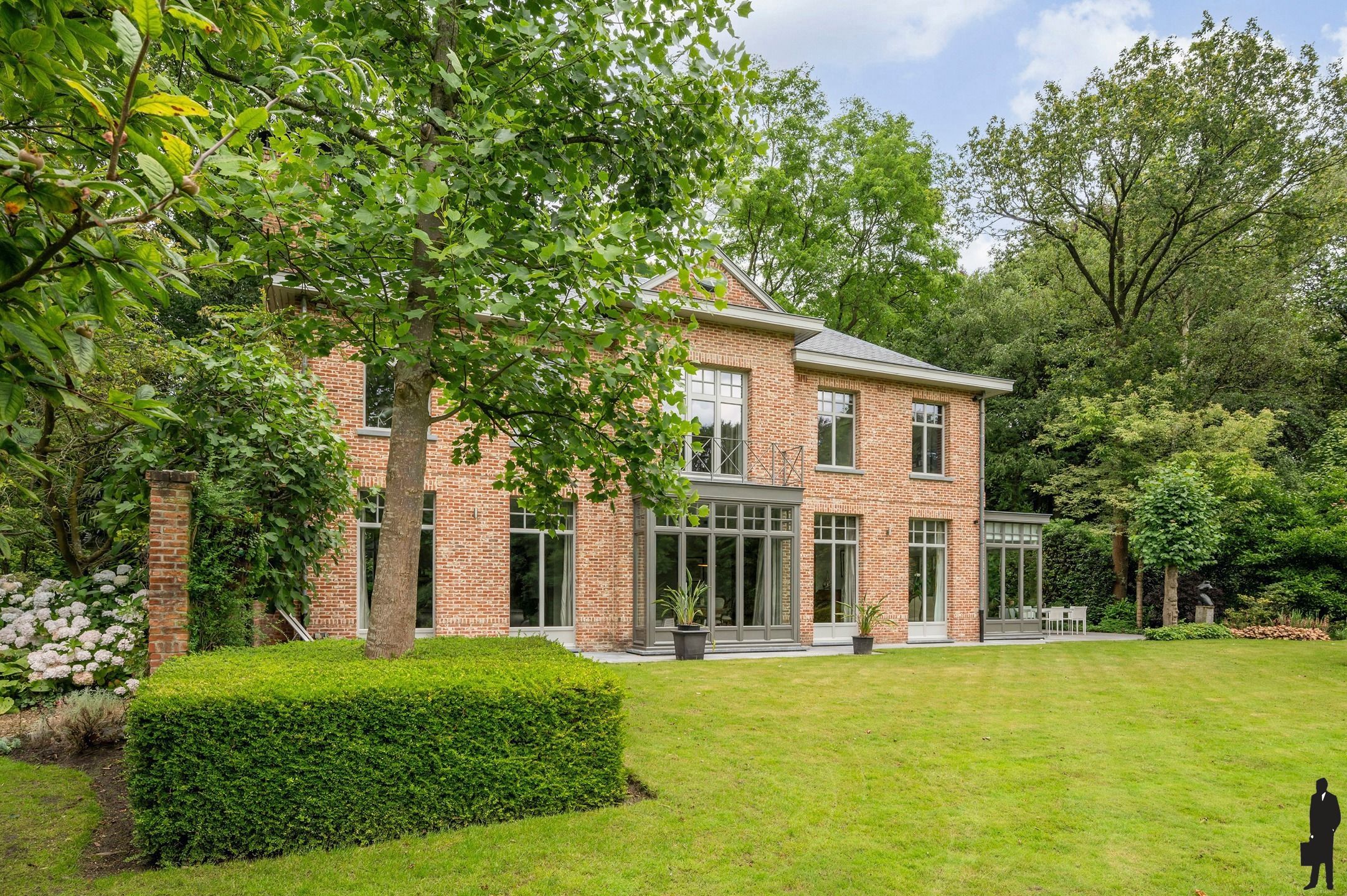 Unieke en zéér centraal gelegen villa op een parkdomein van ca. 9.847 m²! foto 47