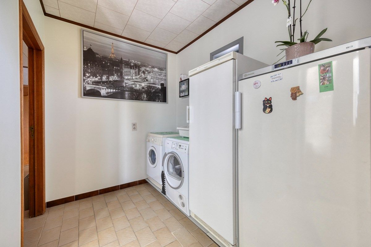Halfopen bebouwing met 4 slaapkamers en grote tuin. foto 17