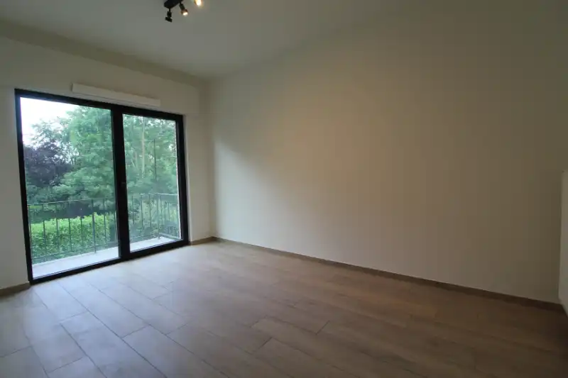 Moderen en lichtrijk appartement in Roeselare foto 6