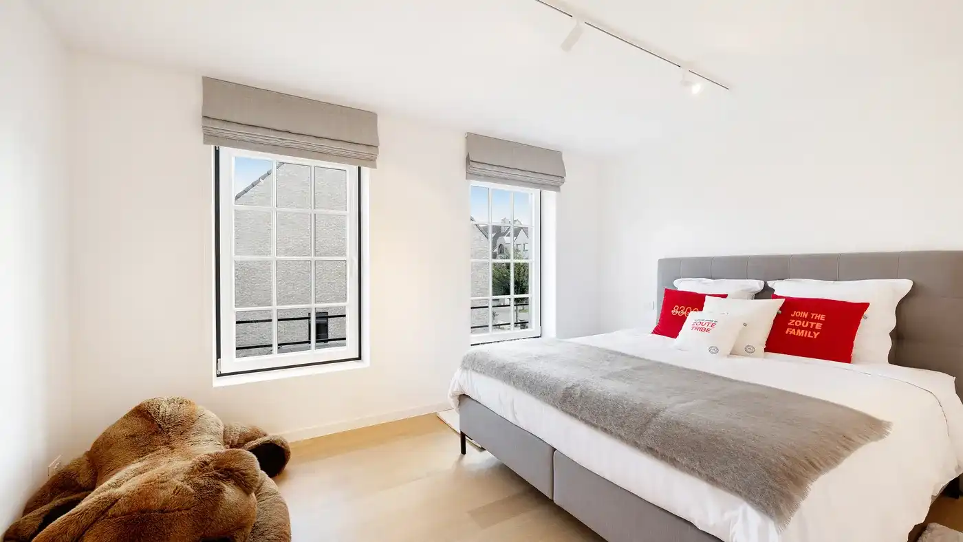 Recent gebouwde en zeer mooi afgewerkte woning te Valkenerf (5slk's) foto 14