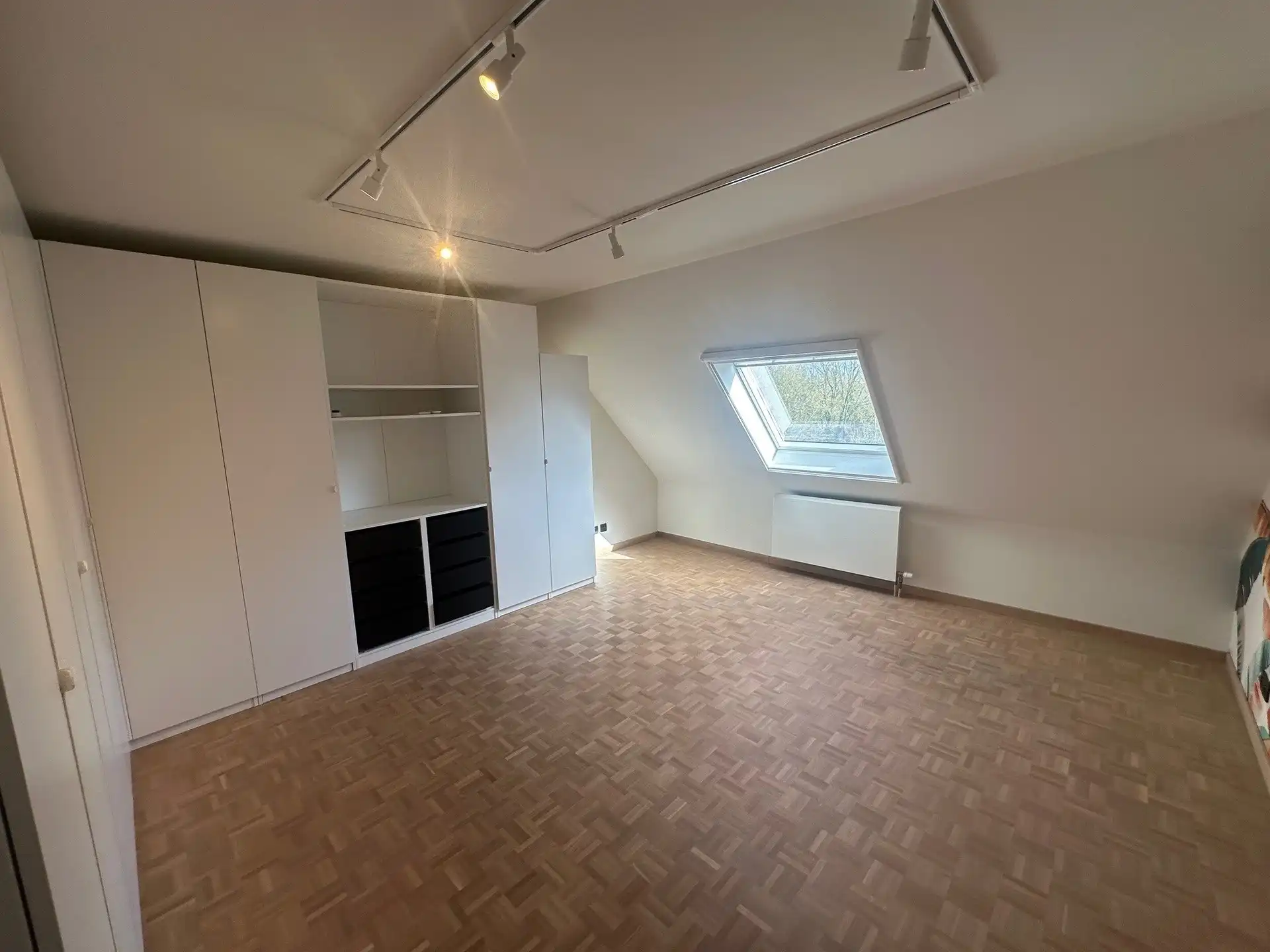 Ruim duplex-appartement met 3 slaapkamers en 2 autostaanplaatsen foto 16