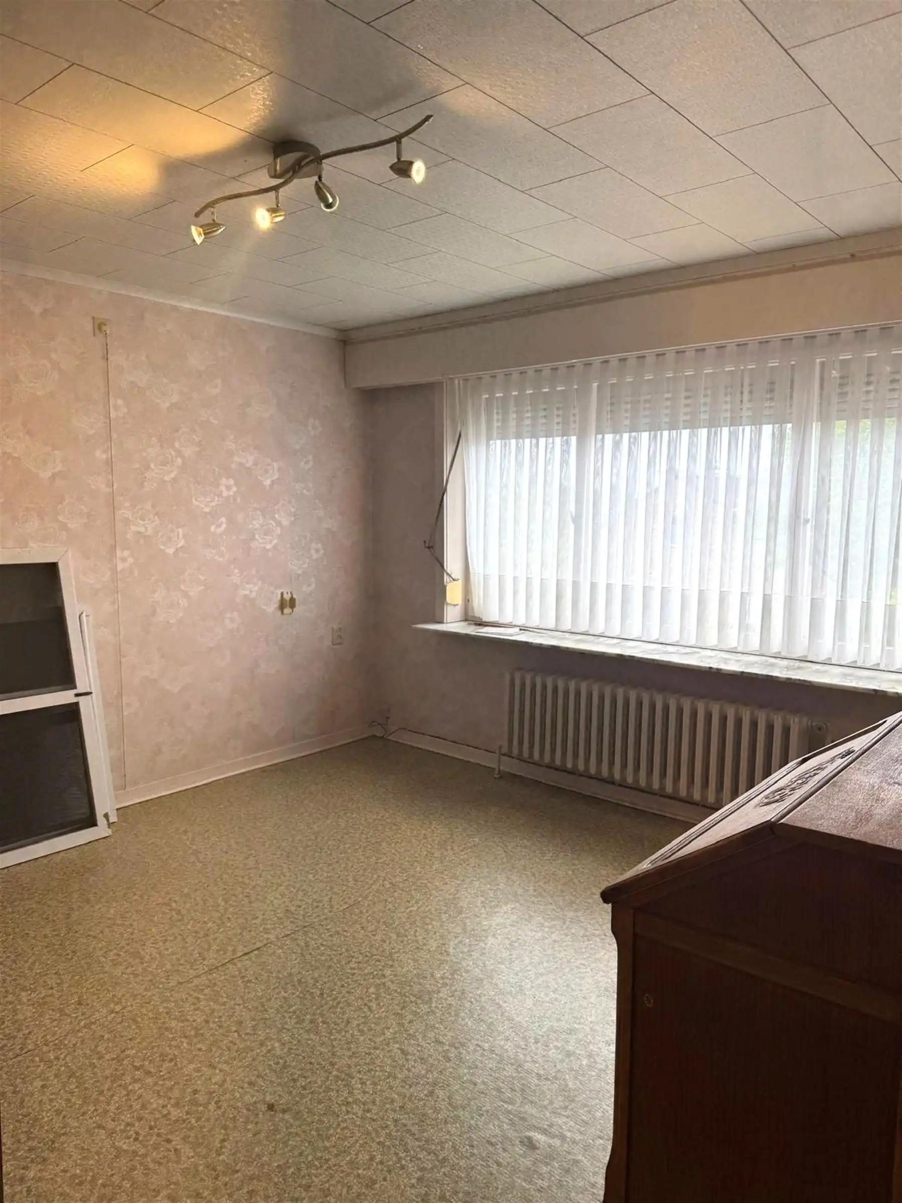 Ruime woning met drie slaapkamers en grote garage foto 8