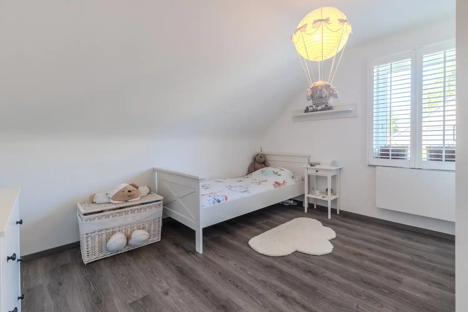 Stijlvolle, instapklare woning met vier slaapkamers, twee badkamers en verwarmd zwembad te koop in Lanaken foto 30