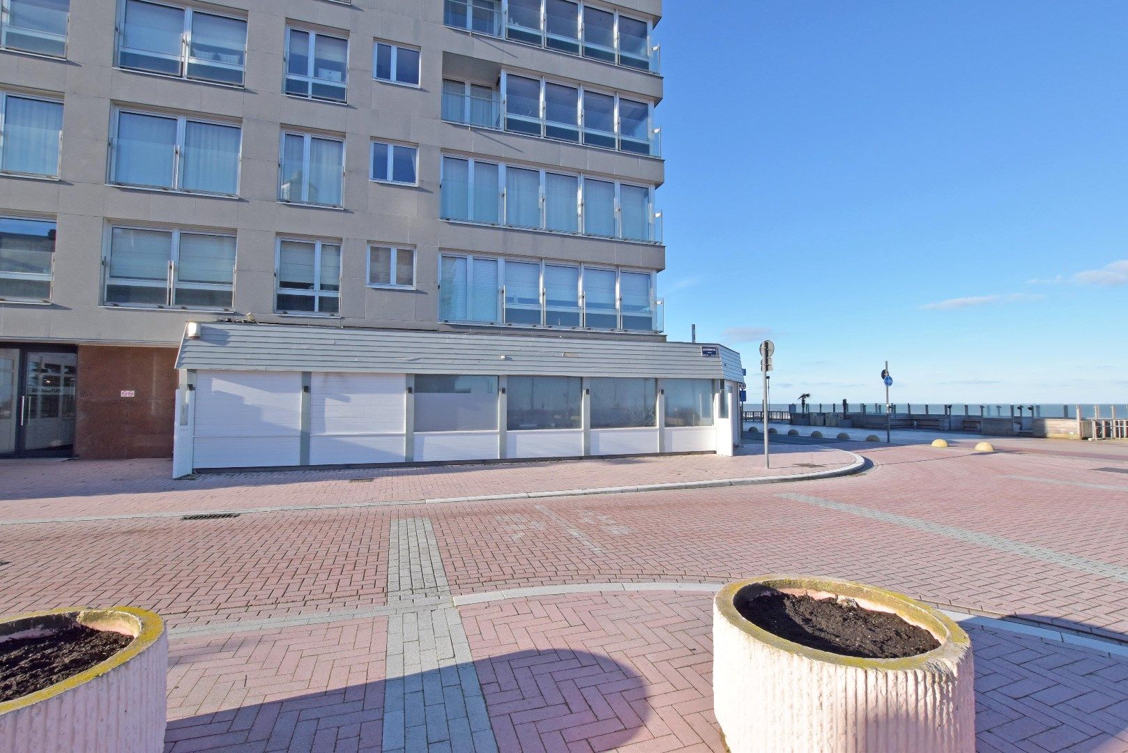 Horeca pand gelegen op een top locatie, op de hoek van de Zeedijk en het Lichttorenplein foto 4