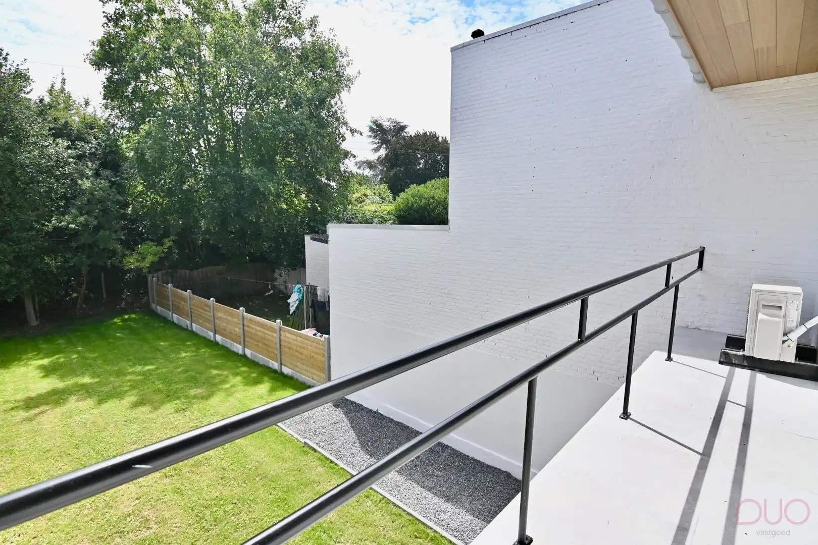 Volledig gerenoveerde woning met garage, terras en tuin - instapklaar afgewerkt! foto 10