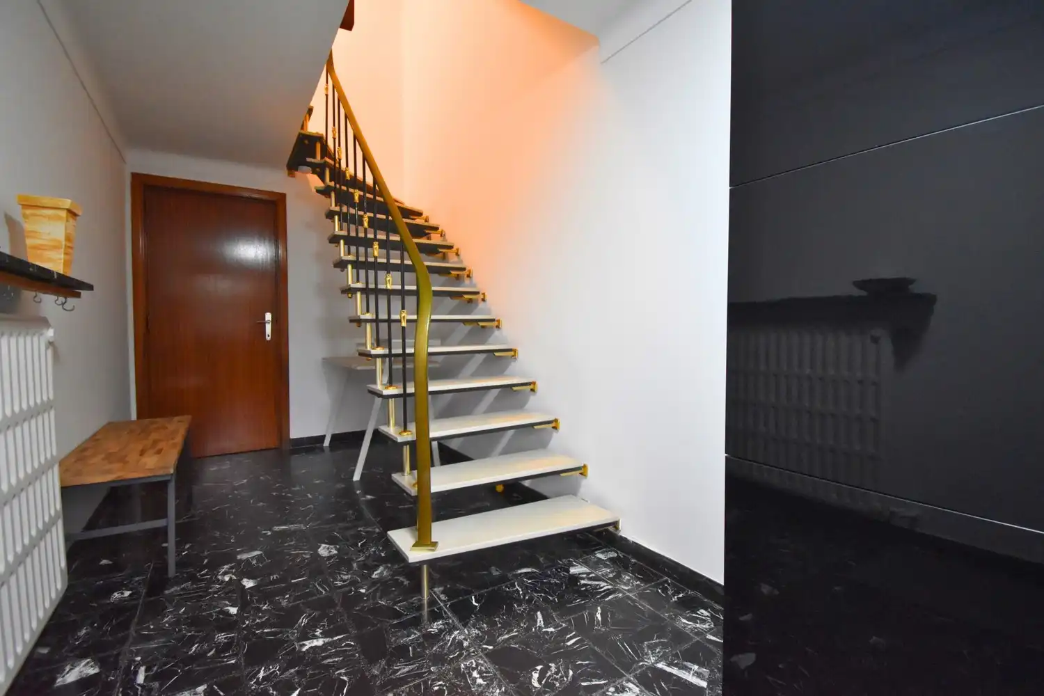 ruime bel-étagewoning met 3 slaapkamers, garage en tuin in het centrum van Sint-Pieters-Leeuw foto 12