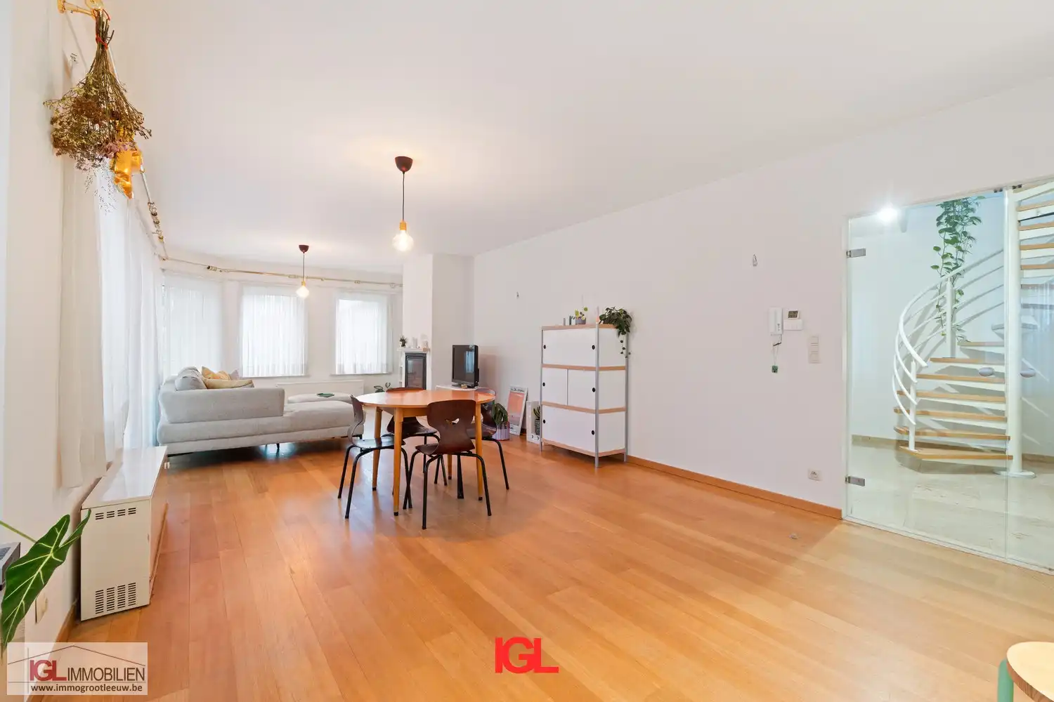 Ruim duplexappartement met 4 slaapkamers, 2 badkamers en terras te koop op de Rink – centrum Sint-Pieters-Leeuw foto 7