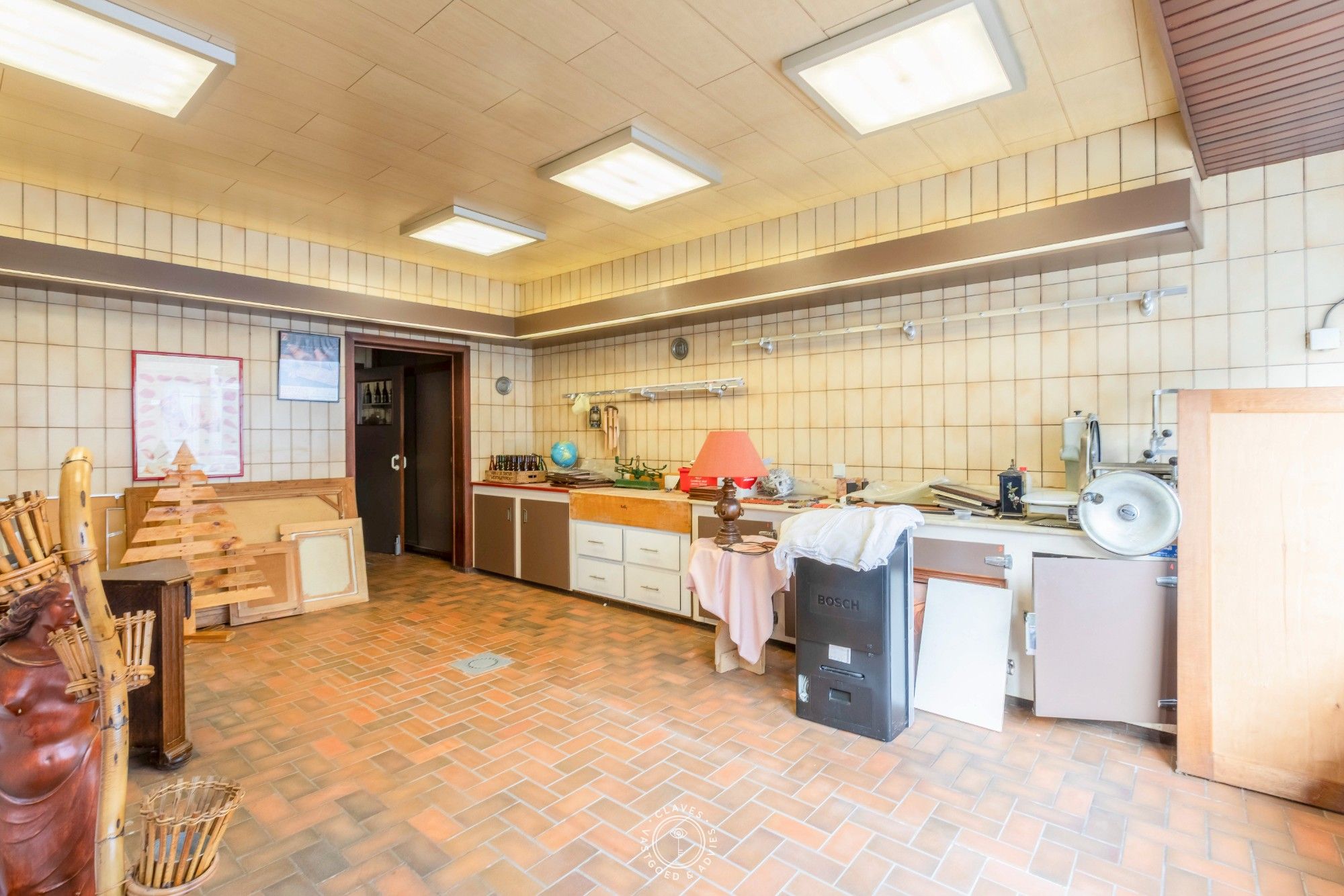 Art-deco woning met handelsruimte en garage foto 4