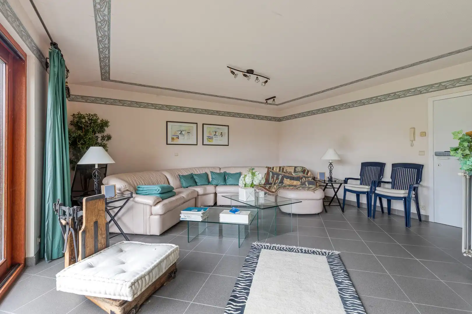 Ruim gelijkvloers appartement met grote tuin in een residentiële wijk ! foto 2