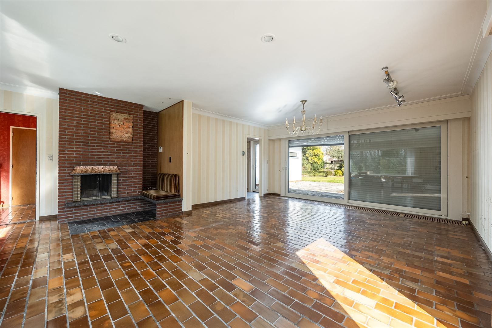 Te renoveren laagbouwvilla met Engelse tuin foto 5