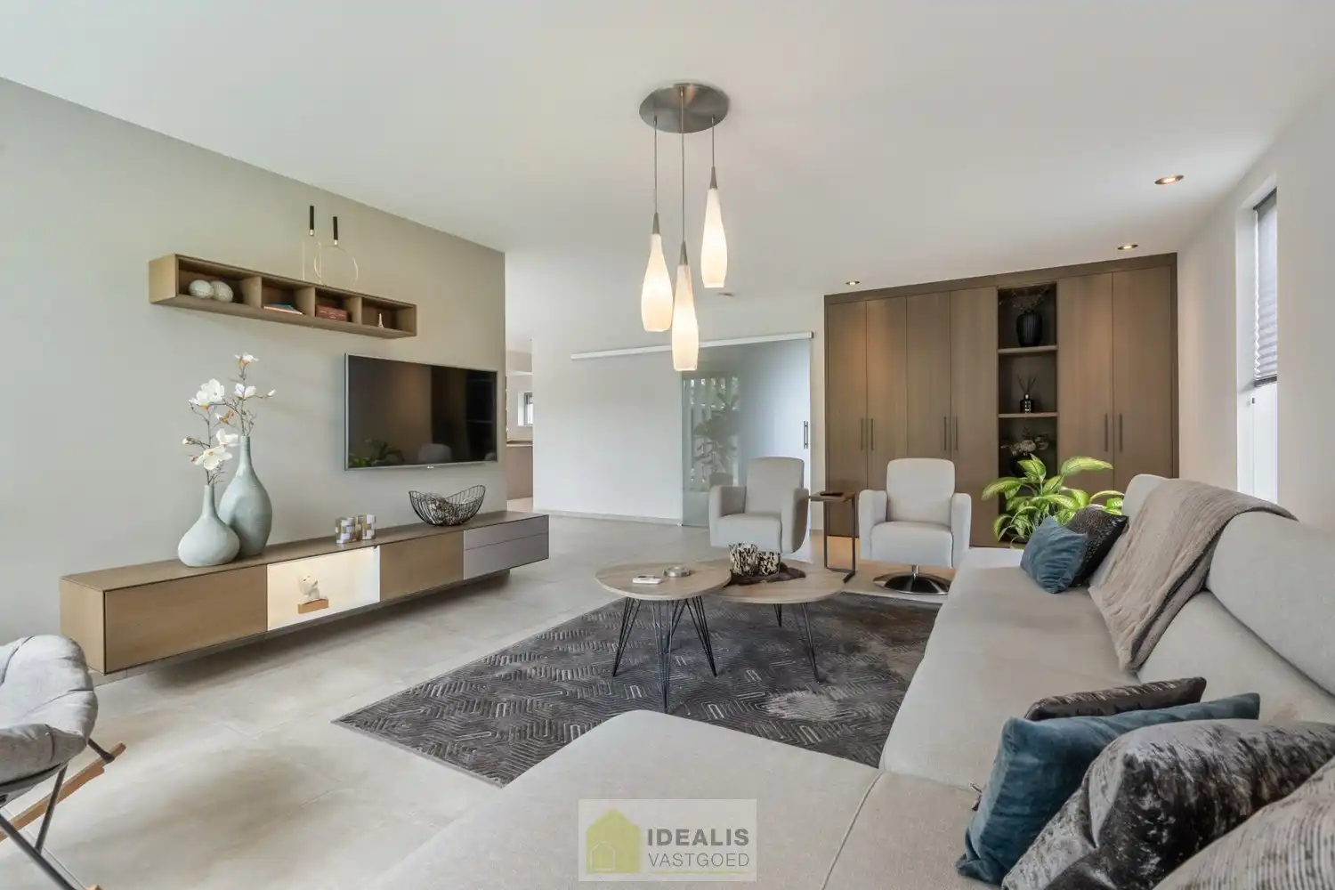 IDEALIS VASTGOED – ROYALE, INSTAPKLARE EN PERFECT ONDERHOUDEN GEZINSWONING DEWELKE OP EEN ELEGANTE MANIER WERD AANGEPAST AAN MINDERVALIDEN OP EEN RUIM EN RUSTIG PERCEEL VAN 11A 55CA foto 3