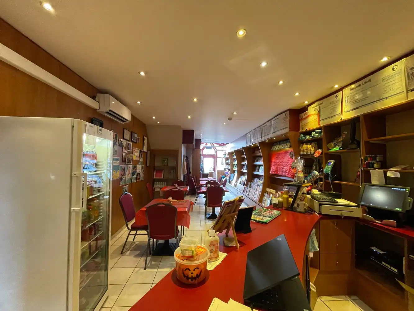 Handelsgelijkvloers met koer en bovengelegen appartement foto 8