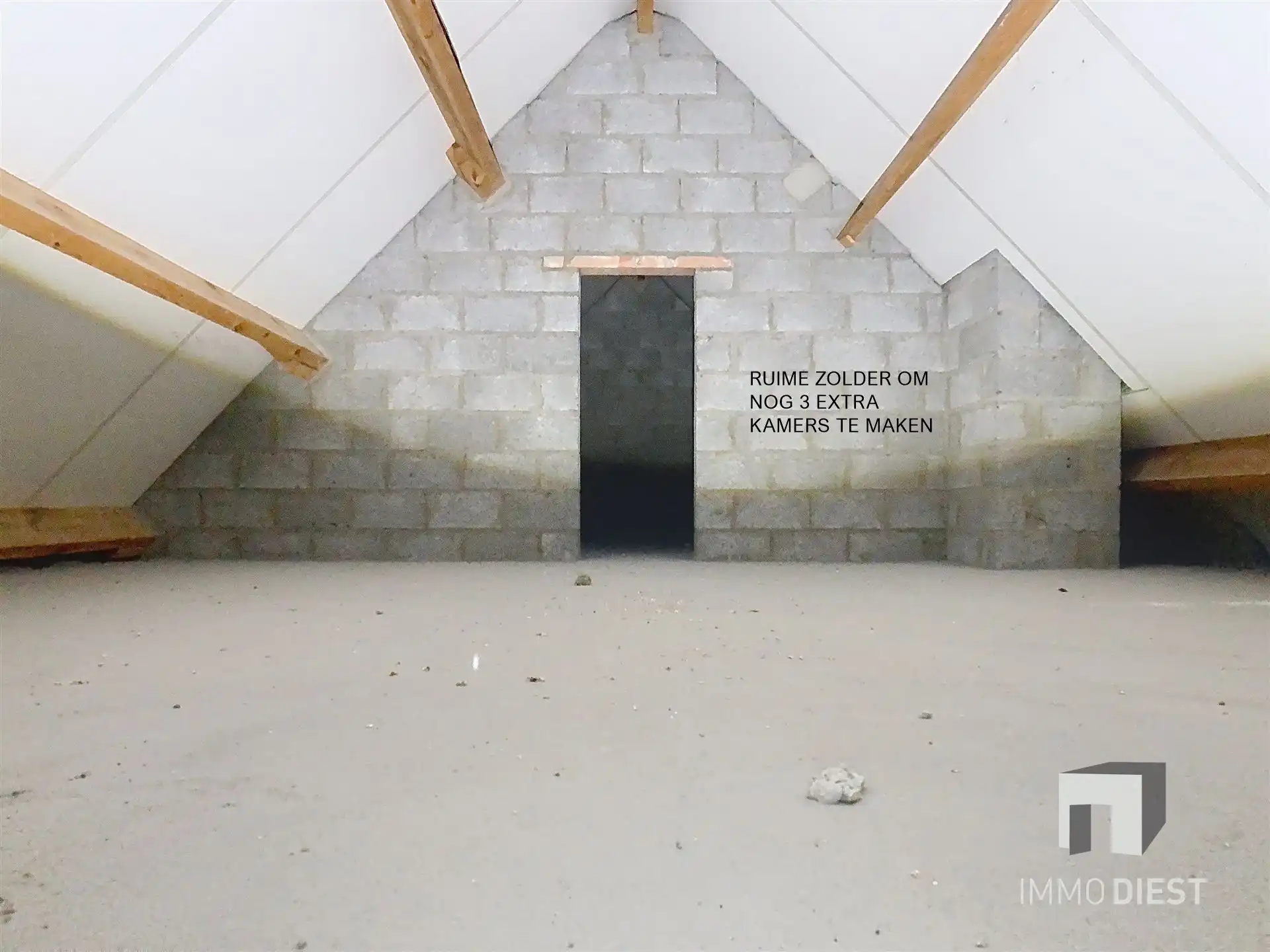 Woning met 4 slpks in residentiële wijk foto 26