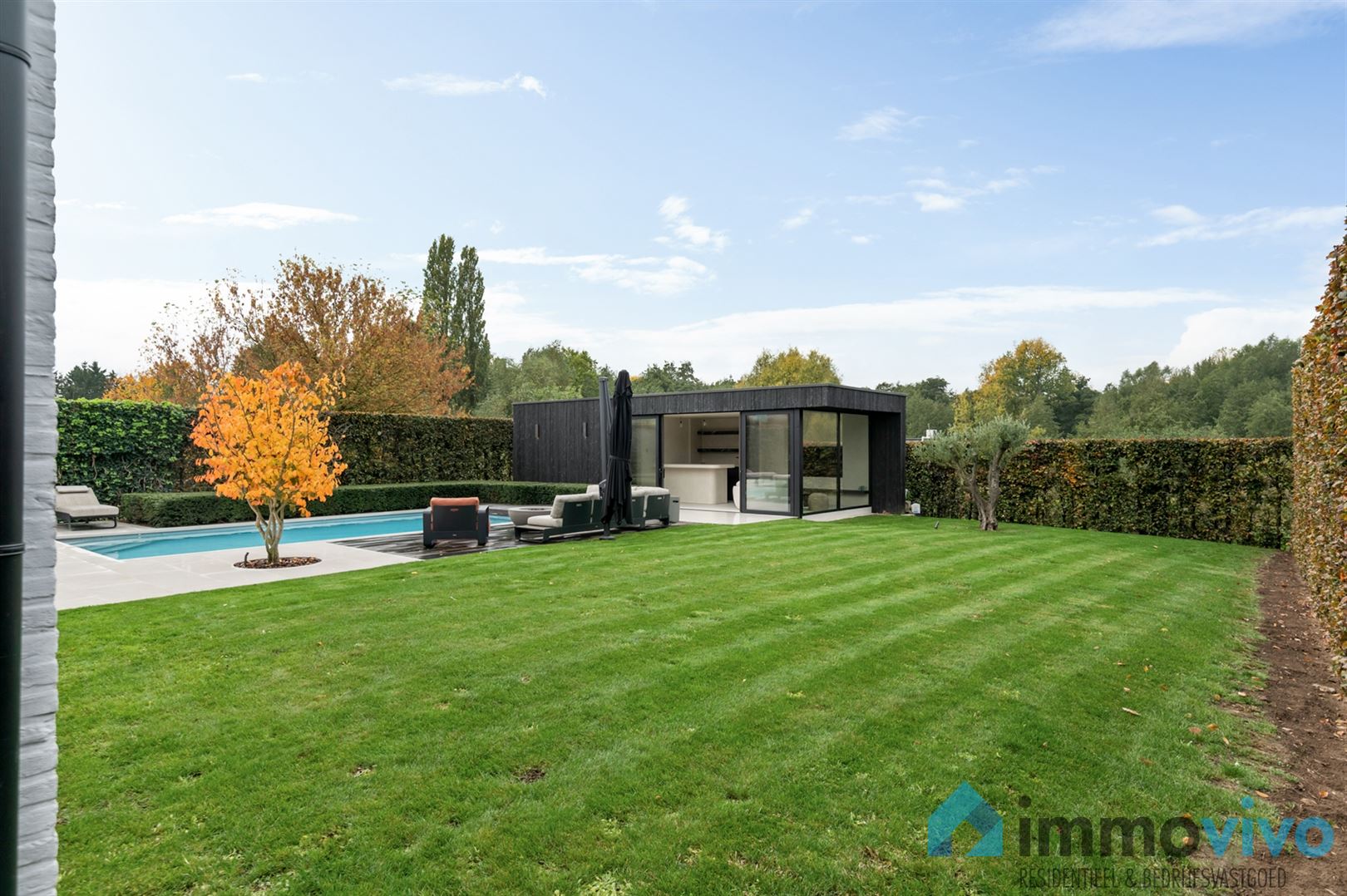 Hoogwaardig gerenoveerde villa met poolhouse en zwembad foto 24