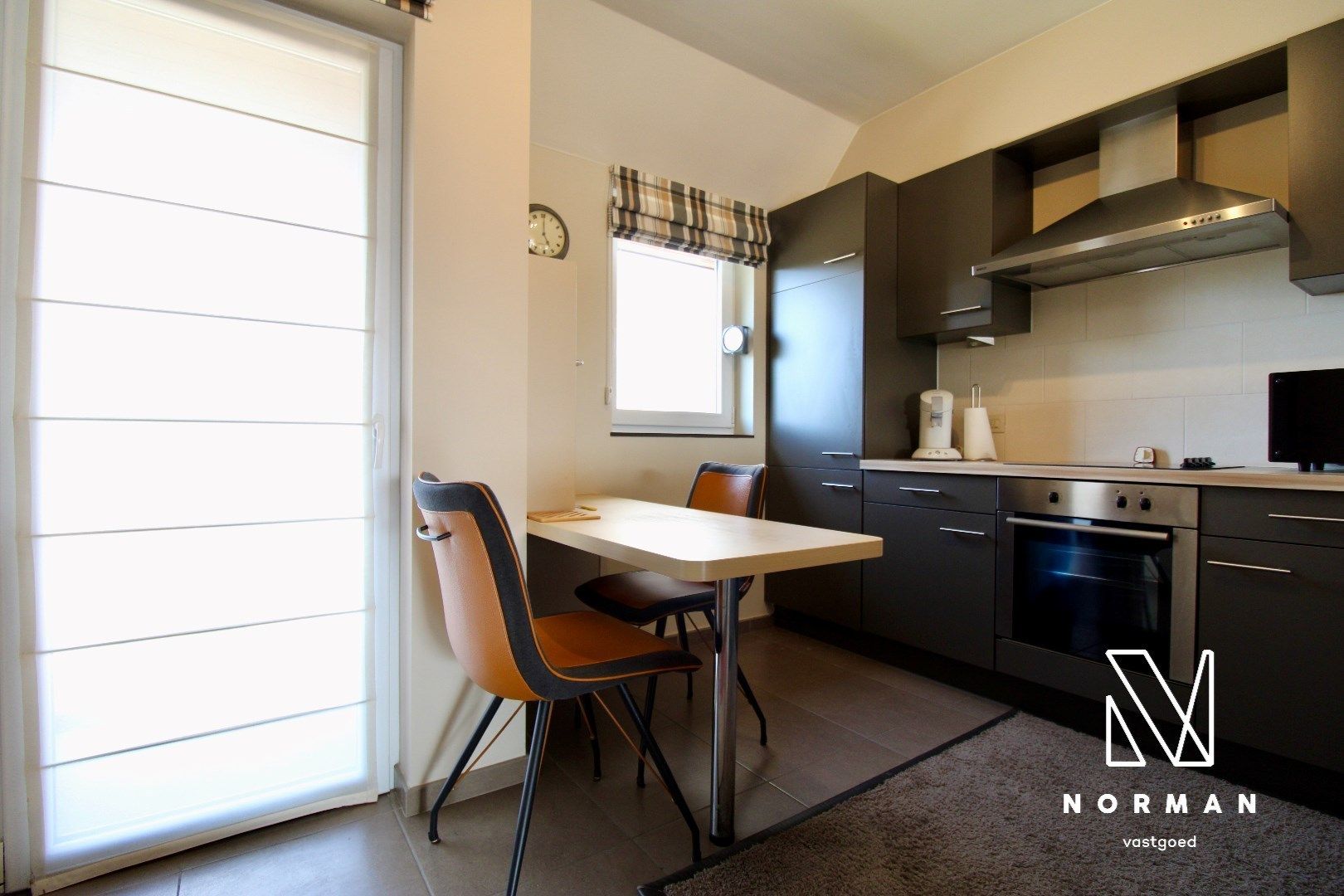 Instapklaar appartement met 2 terrassen en garage in Heule! foto 7