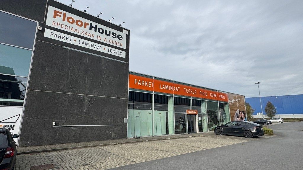 Showroom met opslagruimte te huur aan Kortrijksesteenweg in Gent foto 2