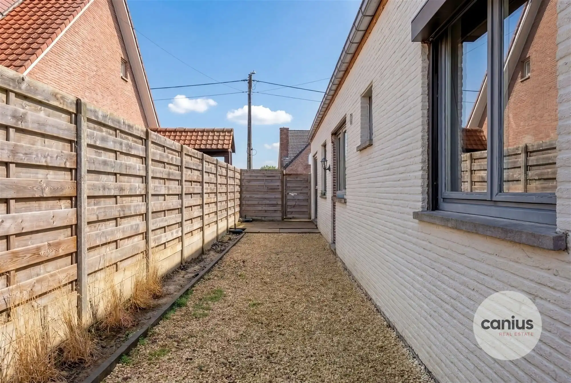 KNAPPE GELIJKVLOERSE WONING MET 4 SLAAPKAMERS foto 24