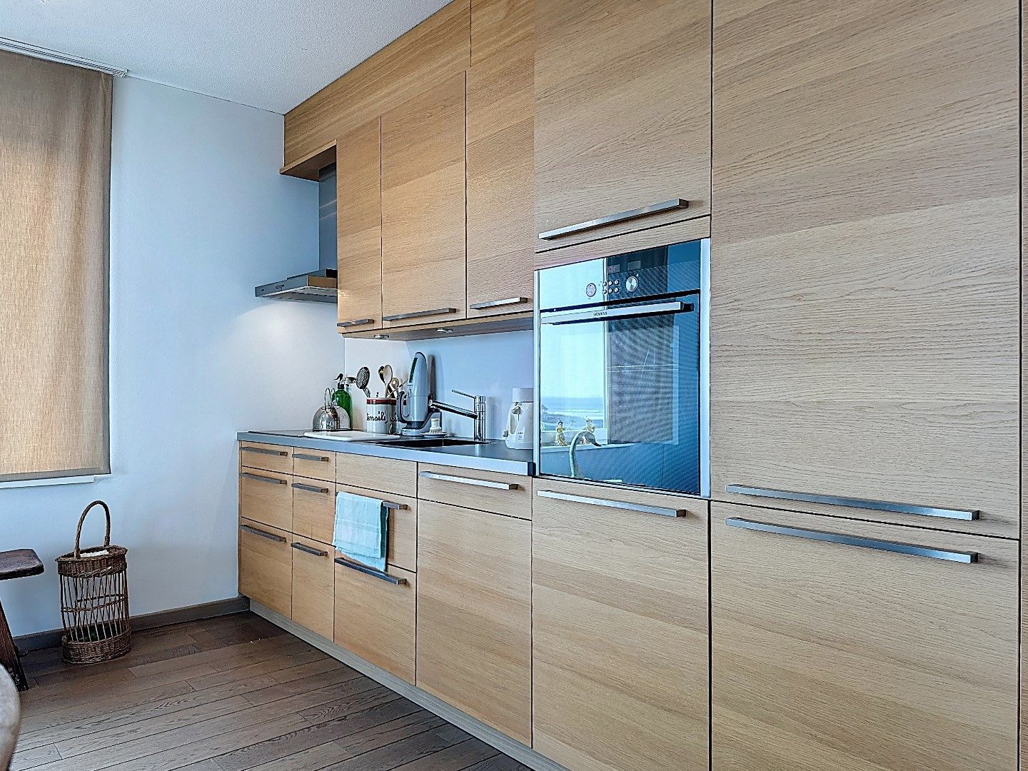 Uniek zicht op haven en zee! foto 12