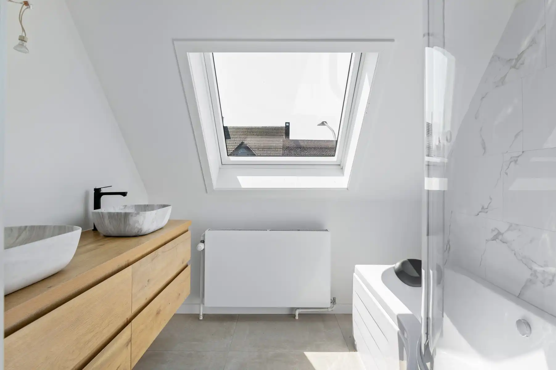 Stijlvol duplex met zonnig terras foto 16