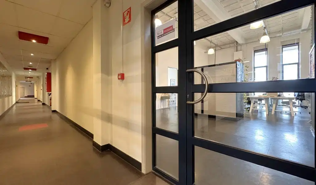 Instapklaar kantoor te huur aan luchthaven in Deurne foto 3