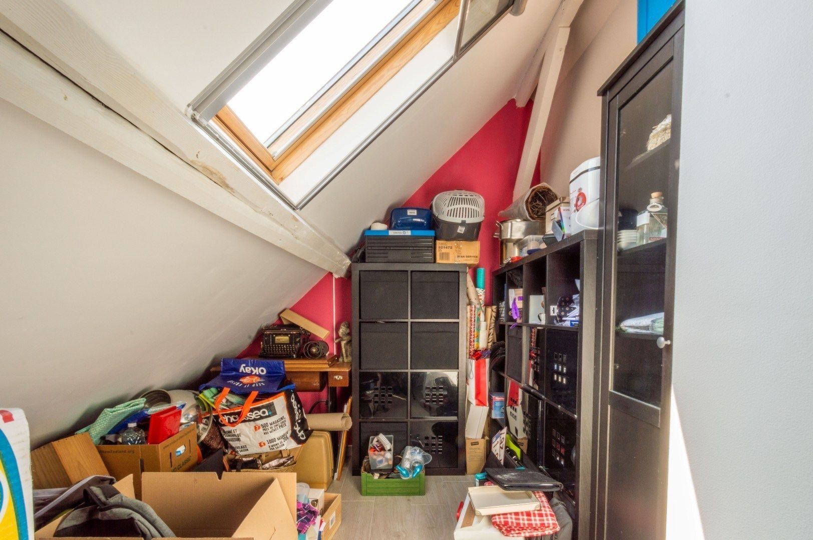 INSTAPKLAAR APP MET 1 SLP + BUREAU & GARAGEBOX ! foto 16