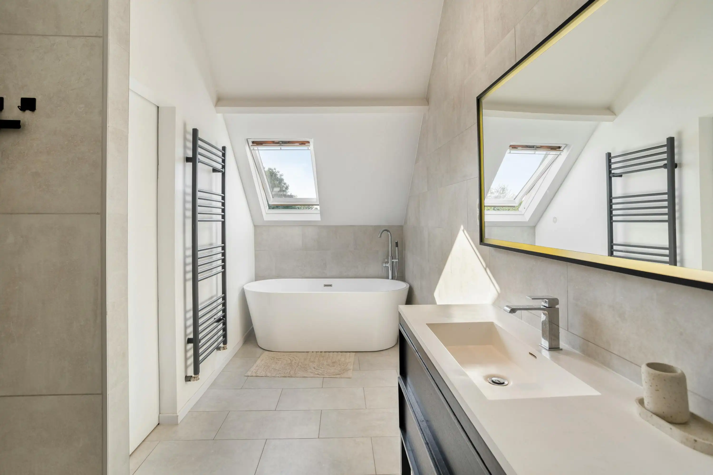 Ruime mooie woning met mogelijkheid tot handel (kapsalon) foto 19