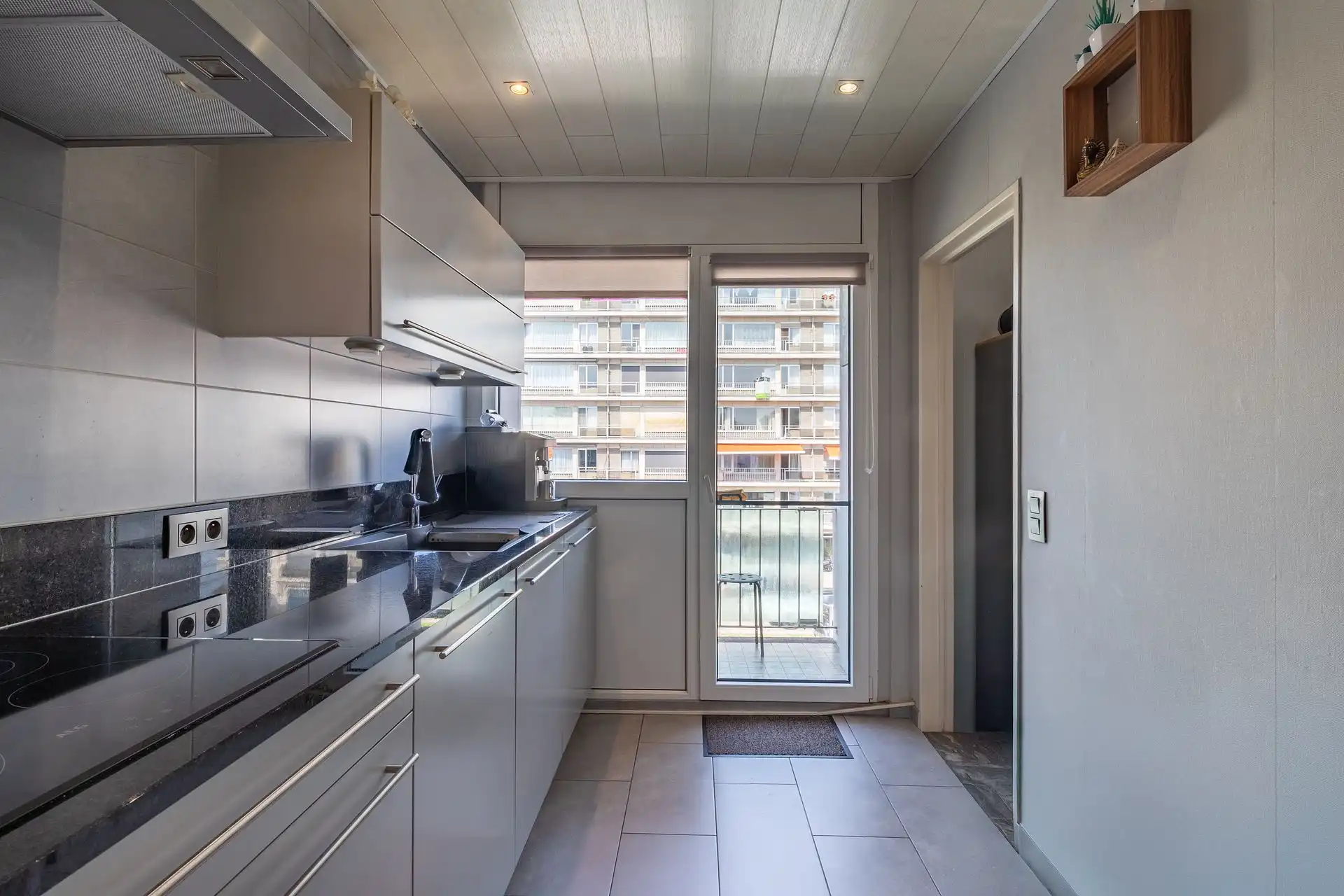 Ruim appartement met twee slaapkamers en terras foto 4