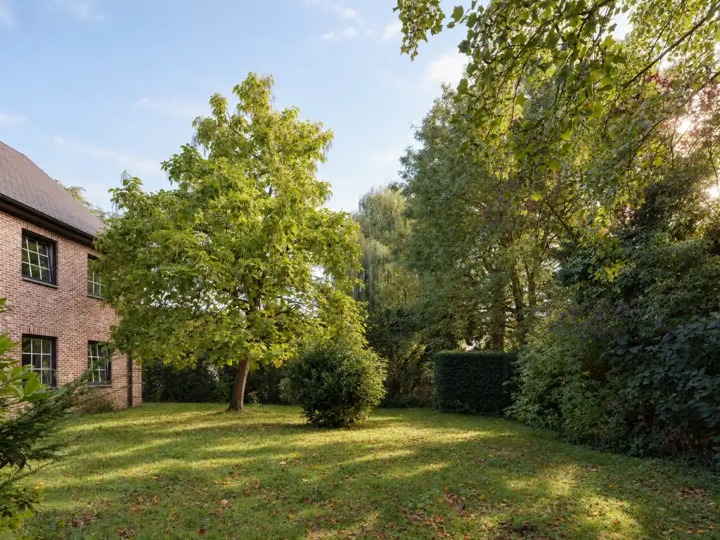 Vrijstaande villa (BJ 2001) met onder meer 6 slaapkamers, 2 badkamers en een dubbele inpandige garage foto 19