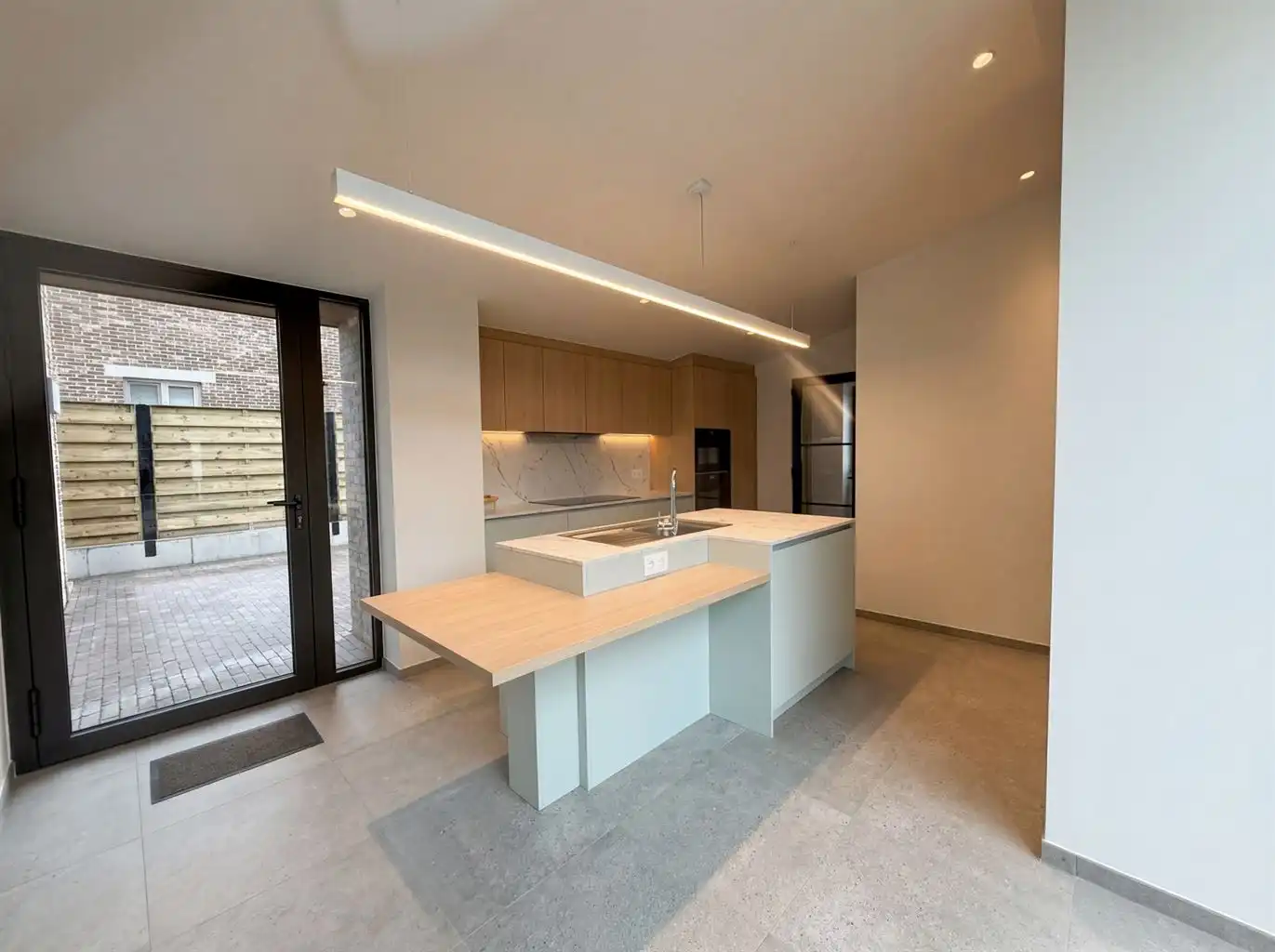 Prachtige, volledig gerenoveerde woning met 3 slaapkamers, vrijstaande garage, omheinde tuin en 20 zonnepanelen in Kinrooi.  foto 7
