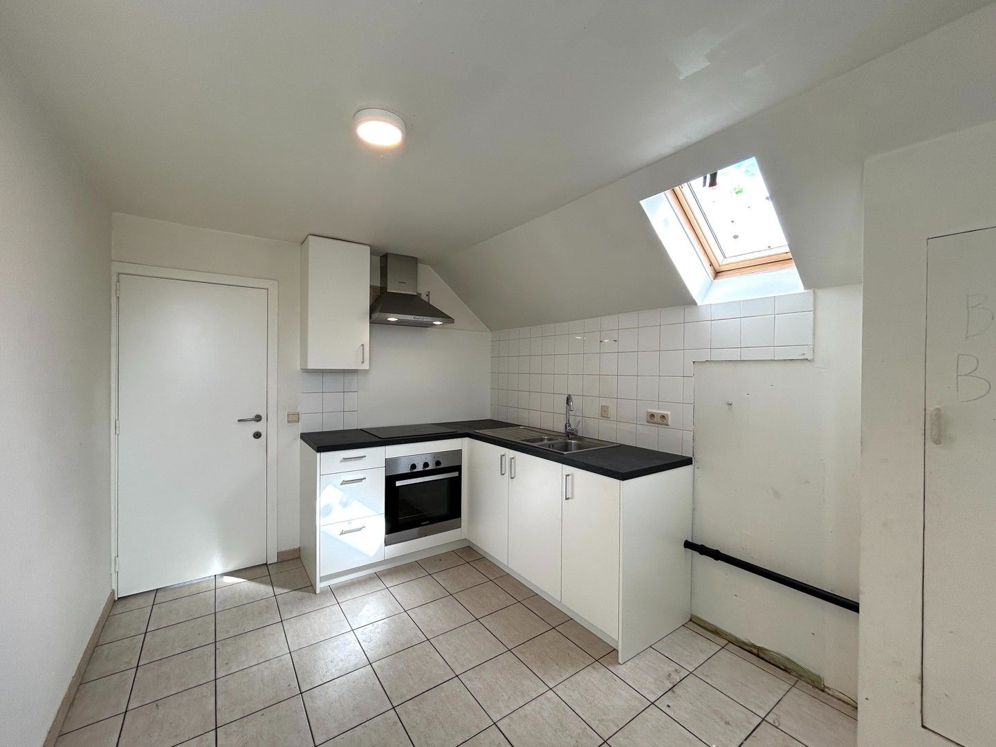 Instapklaar duplex-appartement met twee slaapkamers te Ardooie! foto 5