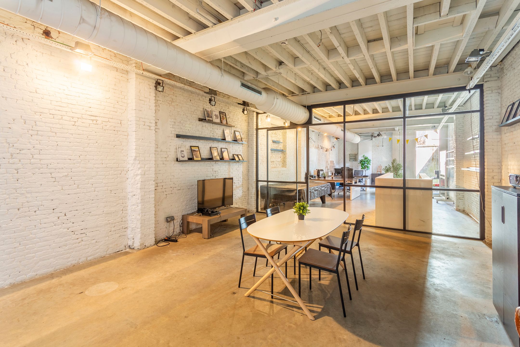 polyvalente opbrengsteigendom ca 483 m² op toplocatie Zuid foto 2