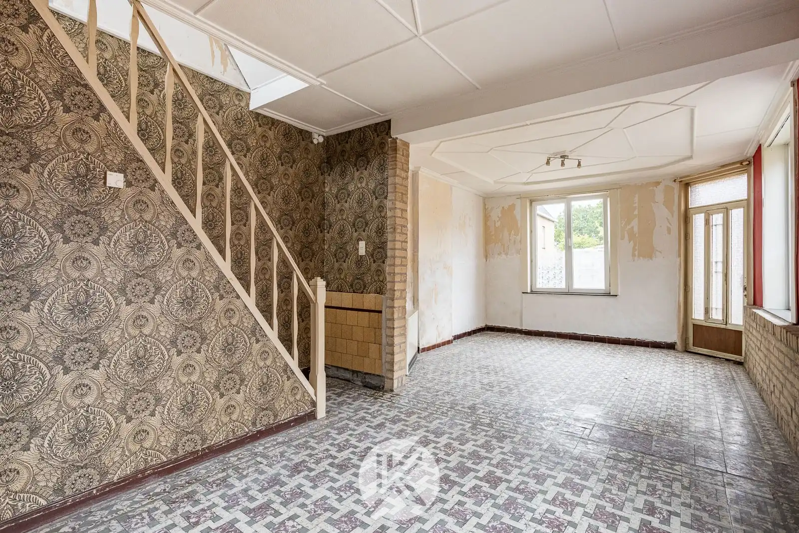 Te renoveren woning met garage foto 6