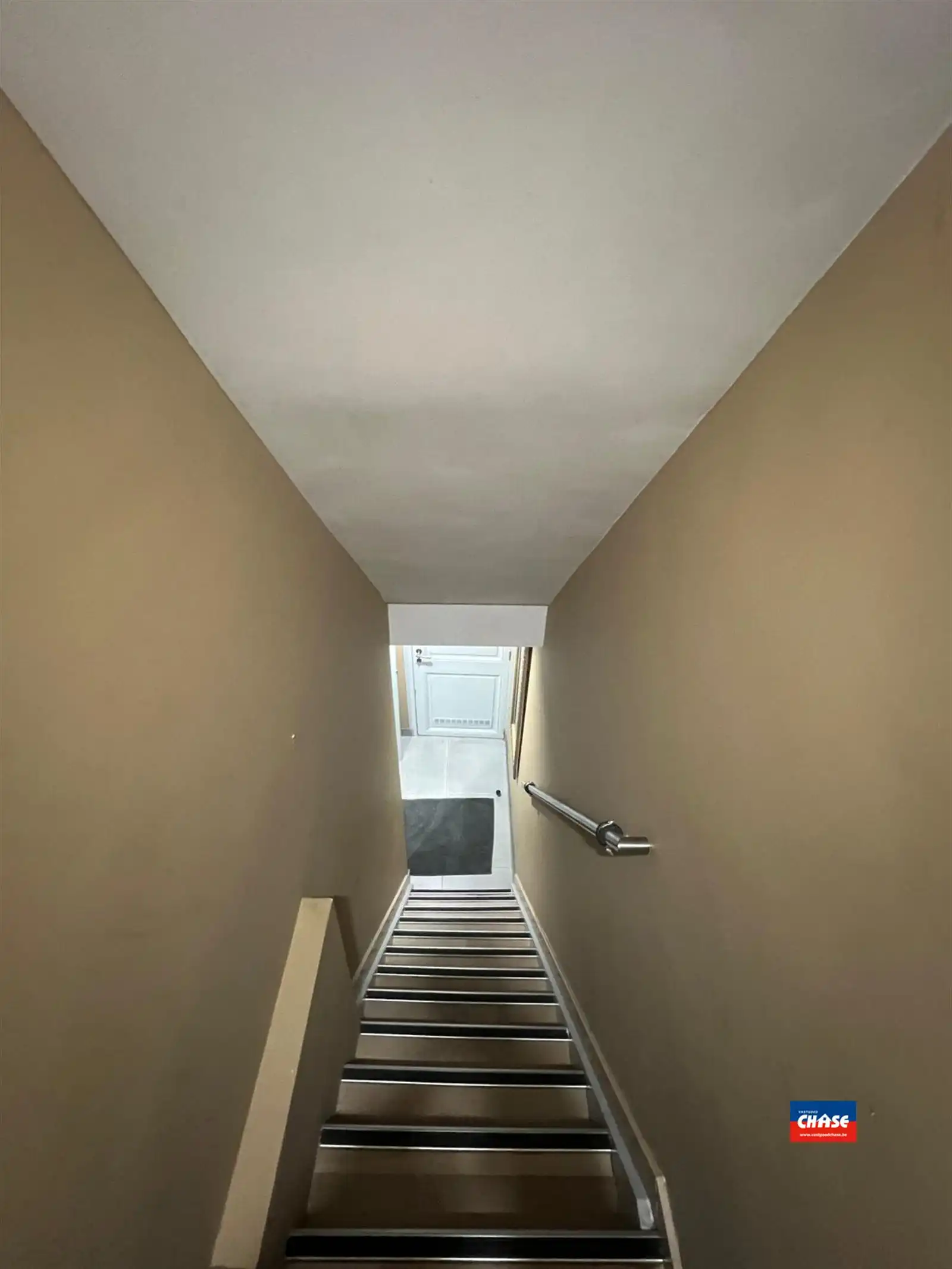 Instapklare bel-étage met 2 slpks, garage en tuin foto 21