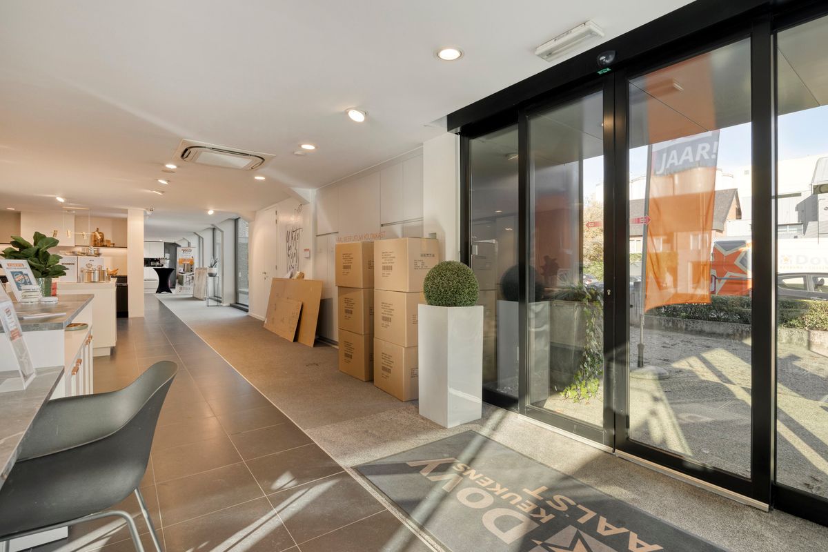 BAANWINKEL MET PARKING OP TOPLOCATIE foto 10