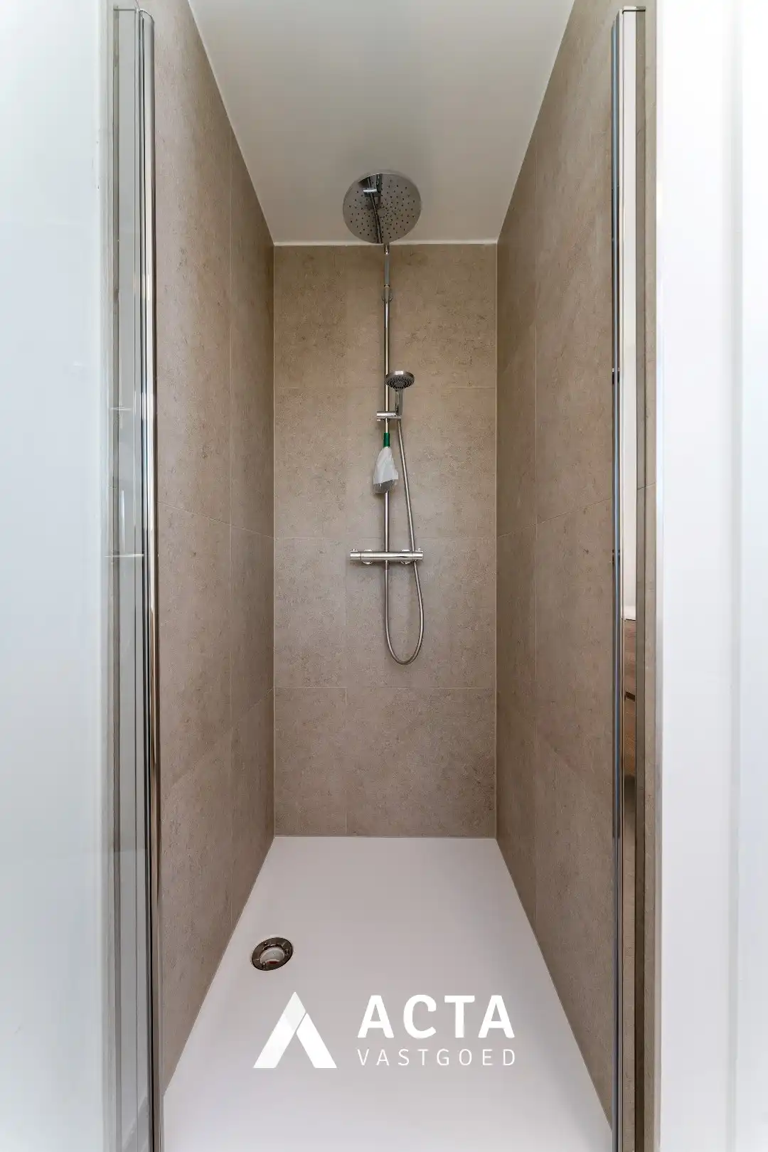 Recent gerenoveerd appartement met 2 slaapkamers op de tweede verdieping foto 11