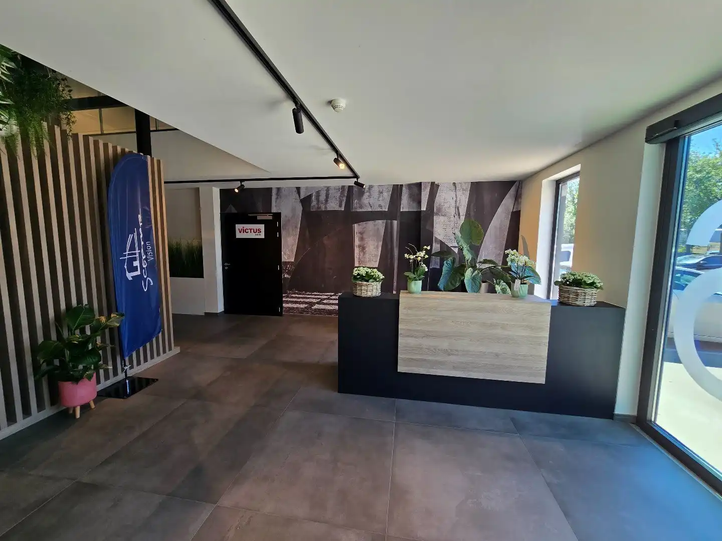 Terbeschikkingstelling van infrastructuur in vernieuwde kantoren met parking, 160m², Genk-Noord foto 3