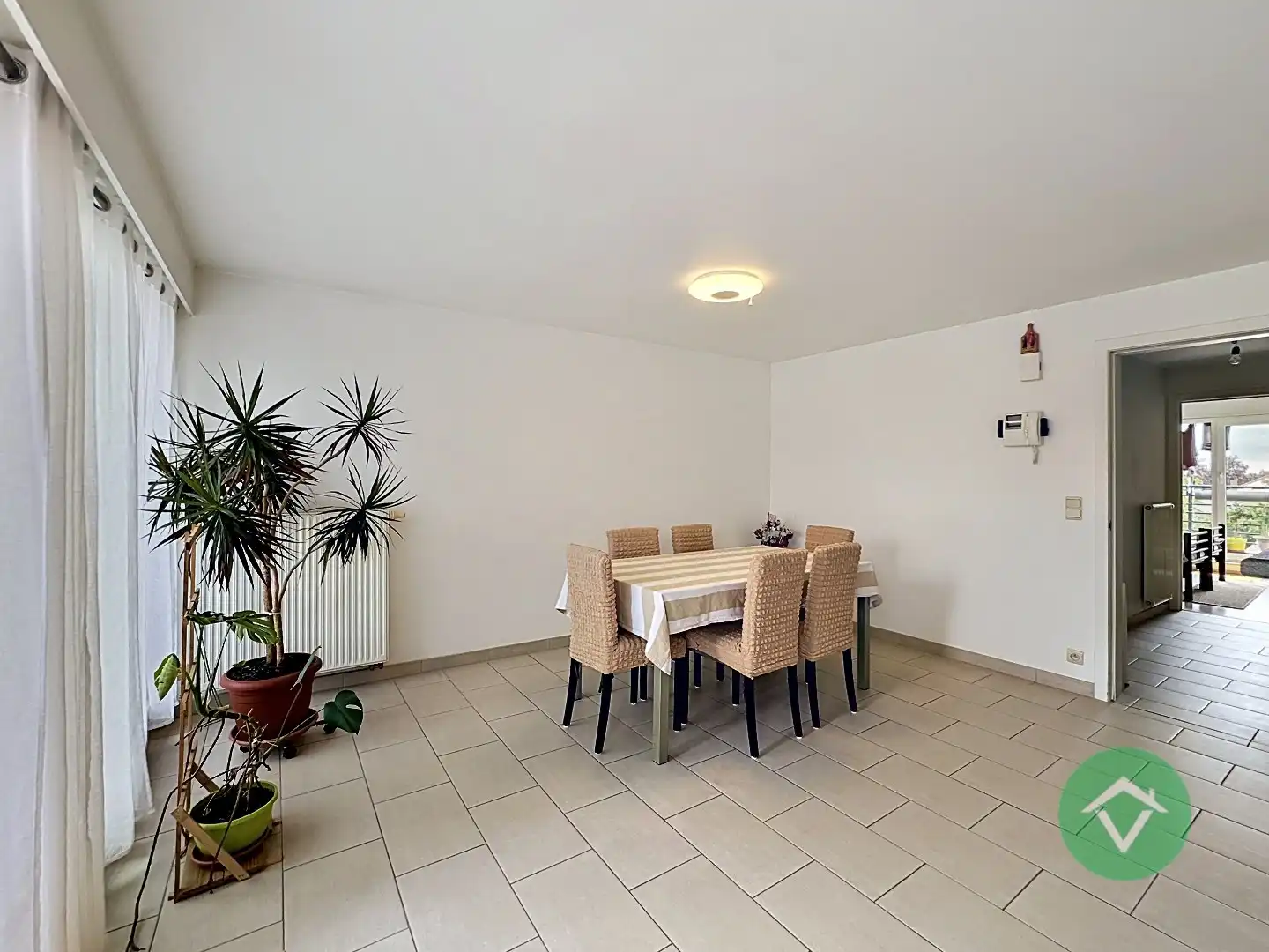 Instapklaar appartement met 4 slaapkamers en 2 badkamers in centrum Gistel foto 4