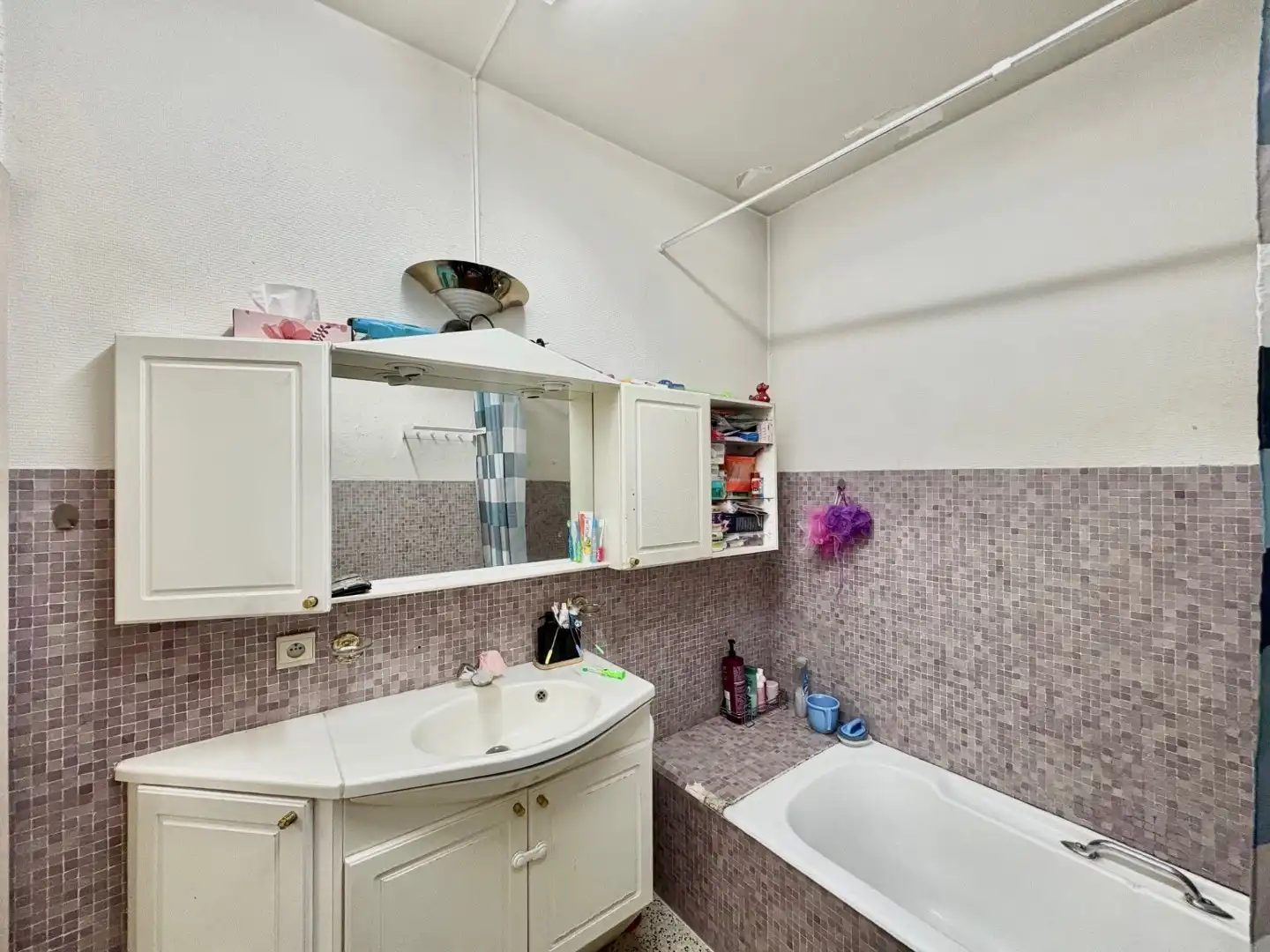 Te renoveren ruim 2-slpk appartement met staanplaats en kelder foto 14